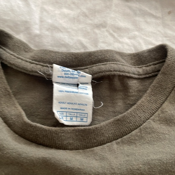 Men’s Medium Black Hills South Dakota t-shirt.  Used. - Picture 3 of 4